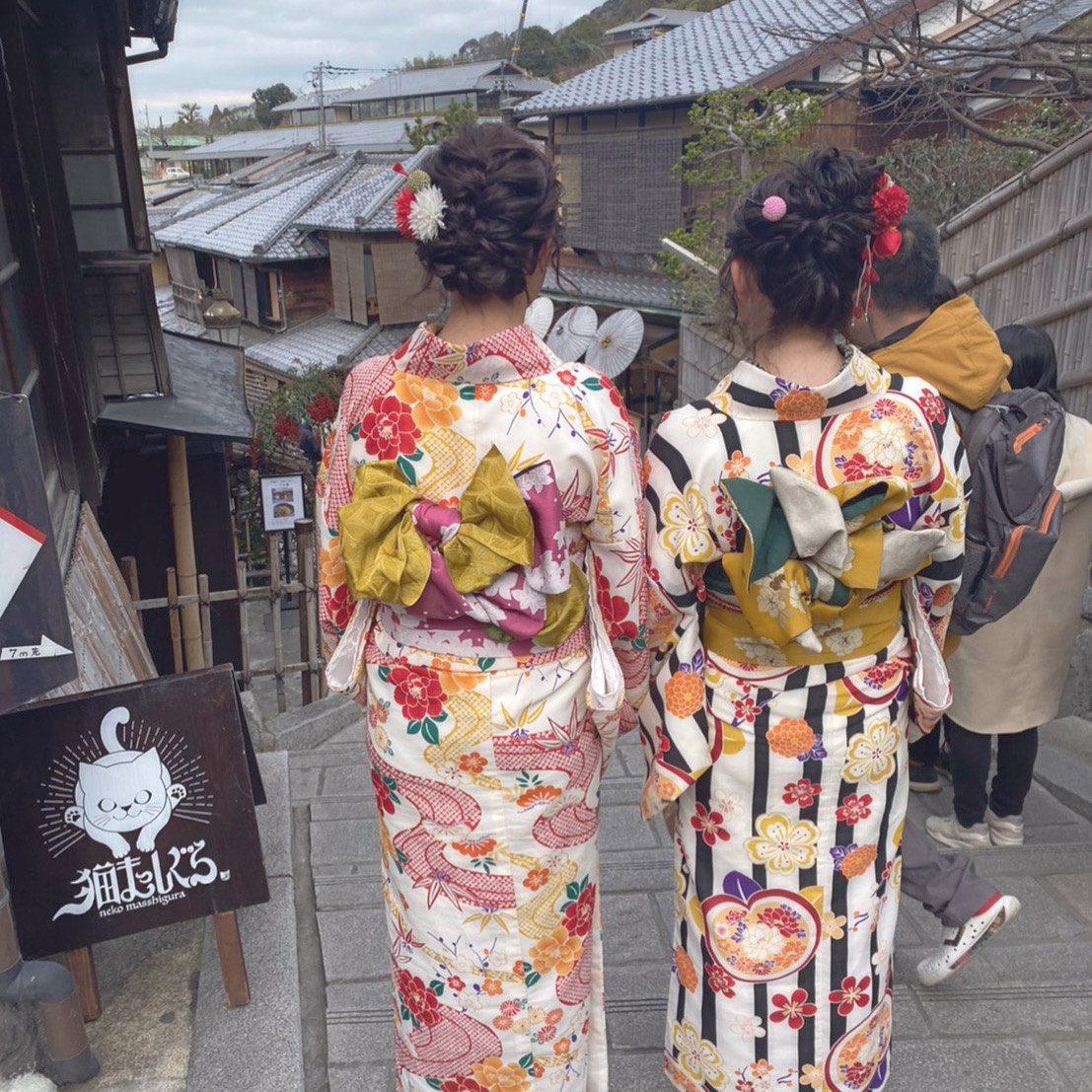 ヘアアレンジはふんわりルーズなスタイルが可愛いです！